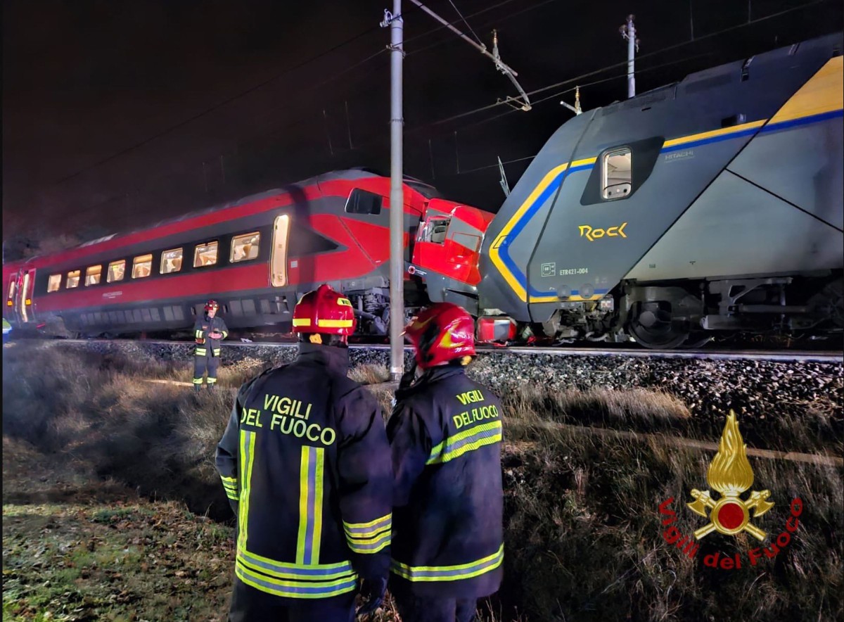 LOKASI kereta api bertembung. FOTO AFP/Vigili Del Fuoco
