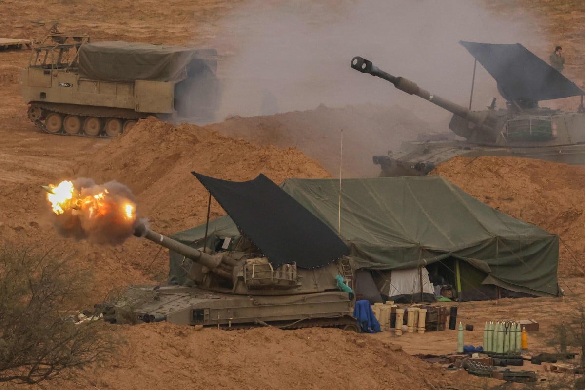 TENTERA Israel berhampiran sempadan melakukan serangan terhadap Gaza, 28 Disember lalu. FOTO AFP