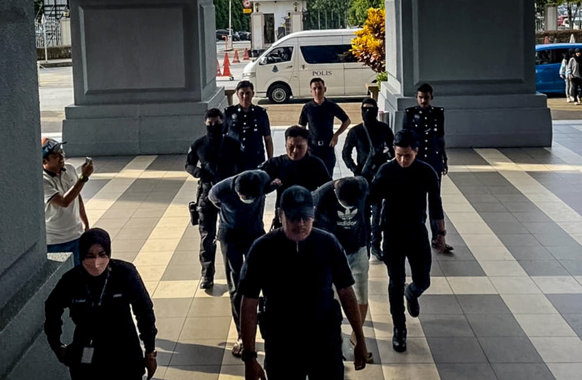 DUA anggota Geng Pian dibawa ke Mahkamah Sesyen Kuala Lumpur.