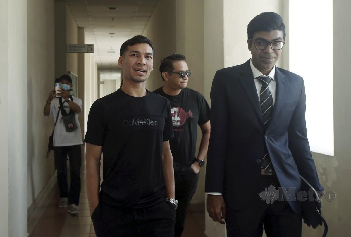 RIZAL di mahkamah bagi mendengar keputusan representasi berhubung pertuduhan mendatangkan kecederaan terhadap bekas teman wanitanya di Mahkamah Majistret Petaling Jaya. FOTO Hairul Anuar Rahim