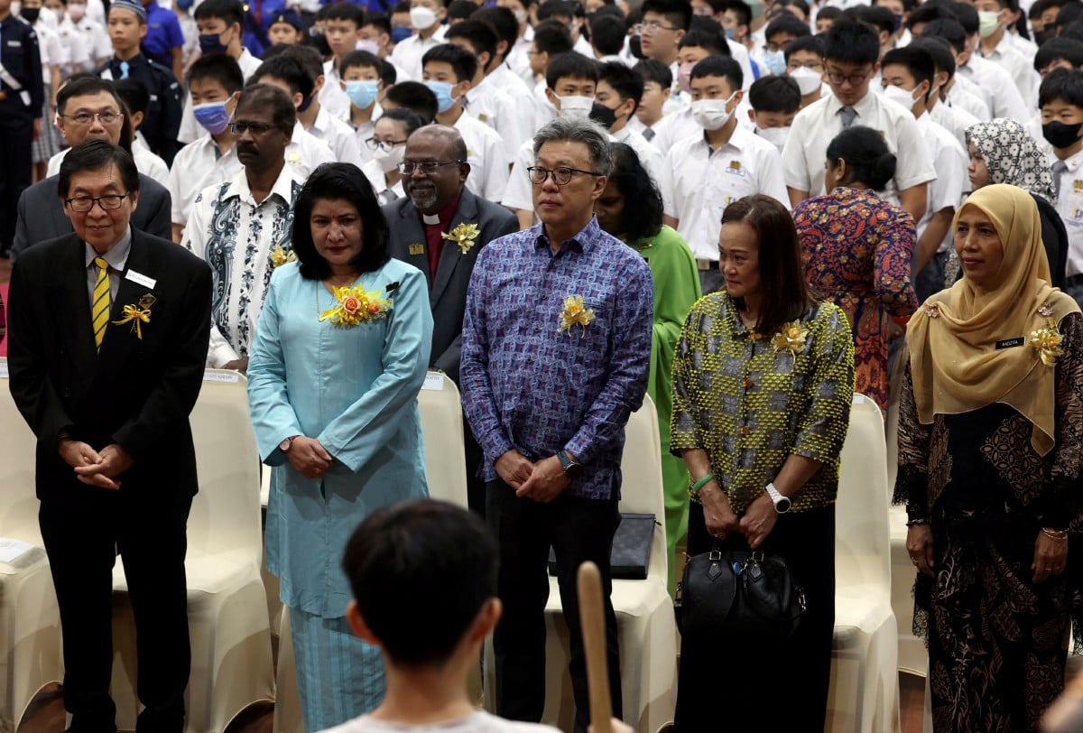 SARASWATHY (kiri) menghadiri Majlis Sambutan Hari Perpaduan 2024 di Sekolah Antarabangsa Wesley Methodist Kuala Lumpur yang turut dihadiri oleh Chun Wai (dua, kiri). FOTO Bernama
