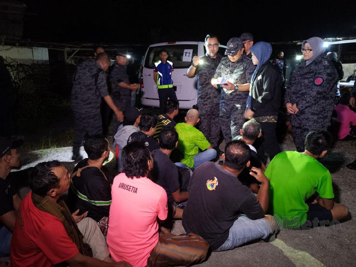 JABATAN Imigresen Malaysia menyerbu penempatan haram dekat Taman Bandar Senawang. FOTO Ahmad Hasbi