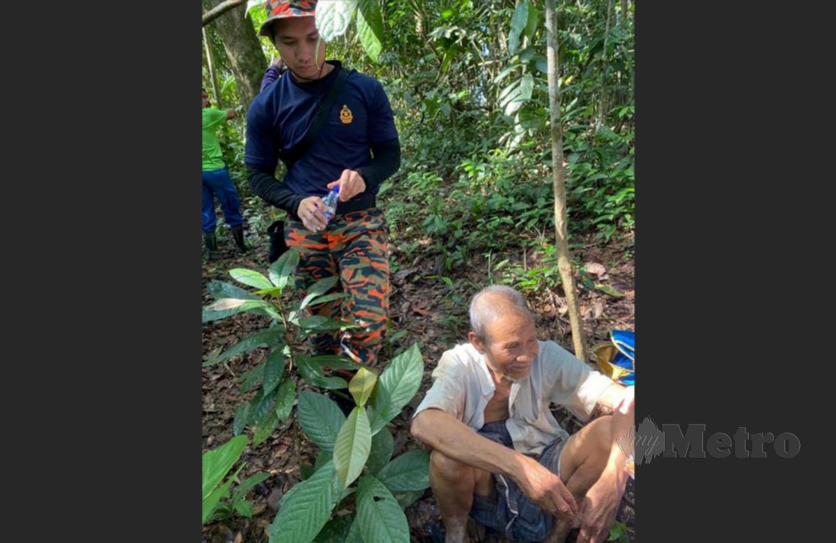 Ismail ditemui dalam hutan di Bukit Pasir Berdang, Jeli oleh pasukan penyelamat. FOTO IHSAN BOMBA
