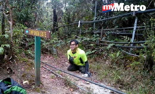  Hasrullah bergambar ketika dalam perjalanan mendaki Gunung Kinabalu semalam. - Foto Ihsan Pembaca