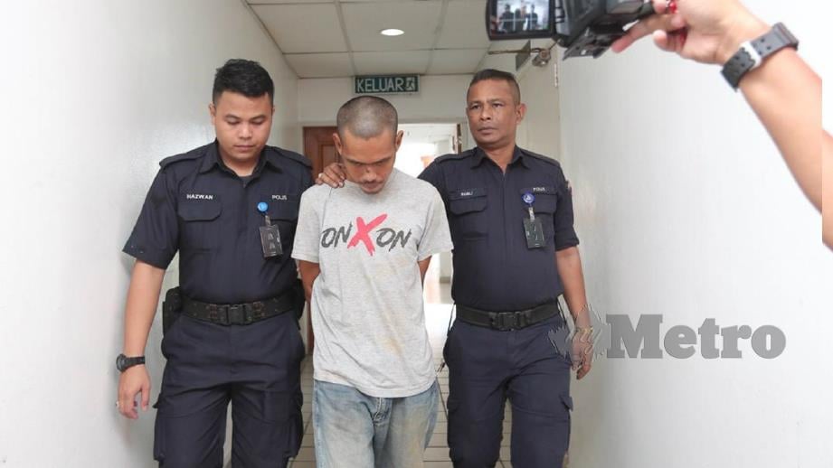 MOHD Shaiful Afeezan Mohd Ali ketika dibawa ke Mahkamah Sesyen Kuala Terengganu, hari ini. FOTO Ghazali Kori