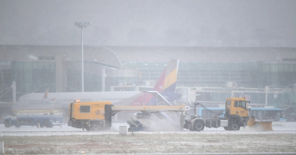 Lebih dari 100 penerbangan dibatalkan karena badai salju di Jepang