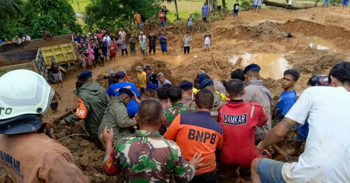 Banjir di Sumatera Barat ragut 13 nyawa