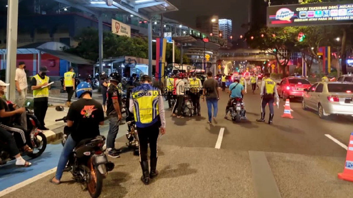 Op Samseng Jalanan, Op Motosikal/Pelbagai Kesalahhan yang diadakan selama tiga hari bermula Khamis hingga semalam di sekitar pusat bandar.  FOTO Ihsan PDRM
