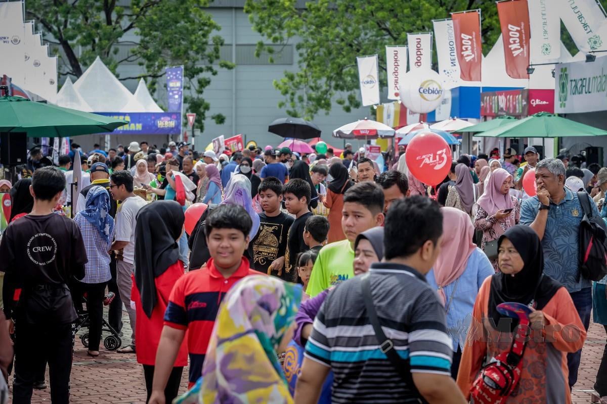 Pengunjung yang hadir ke Karnival Jom Heboh Selangor Generasi Muda. FOTO Asyraf Hamzah