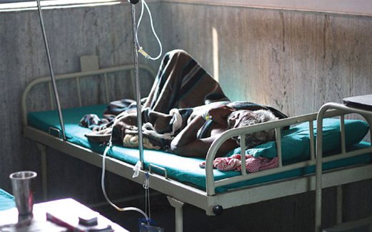 SEORANG penjual organ terbaring di atas katil di sebuah hospital di India yang terkenal dengan kegiatan  pemindahan organ secara haram.