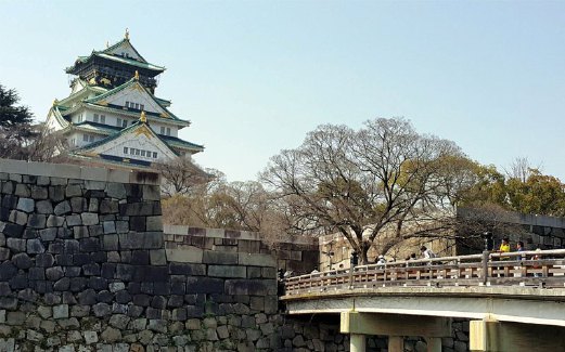 OSAKA Castle menyimpan sejarah silam Jepun.