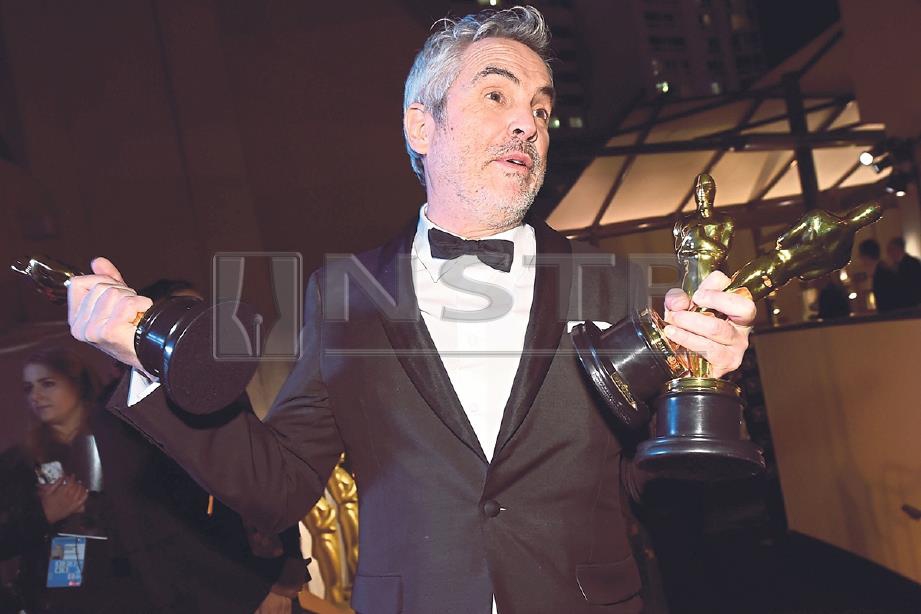 ALFONSO Cuaron menang kategori Pengarah Terbaik menerusi filem Roma.