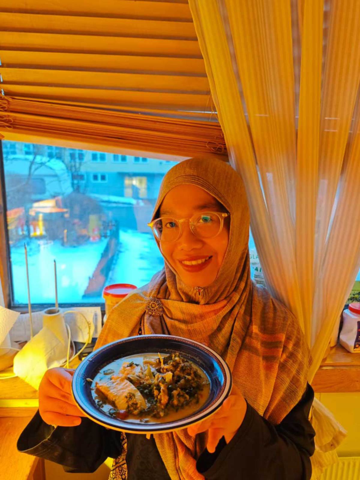 AZIRA akan memasak sendiri jika rindu masakan Malaysia.