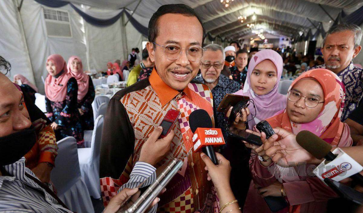 AHMAD Samsuri semasa sidang media pada Majlis Sambutan Jubli Emas Yayasan Terengganu di Perkarangan Yayasan Terengganu. FOTO Ghazali Kori 