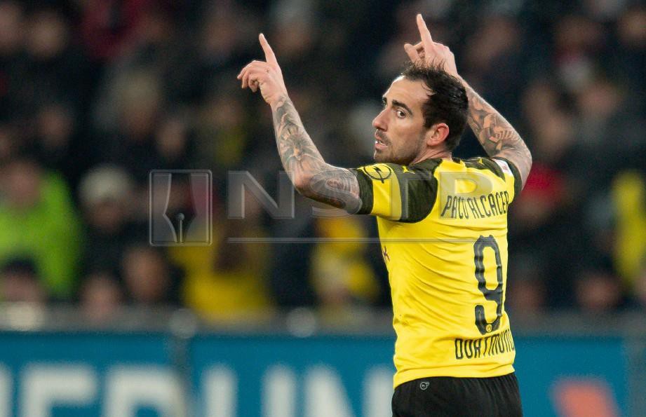 GOL Alcacer gagal menyelamatkan Dortmund. — FOTO EPA