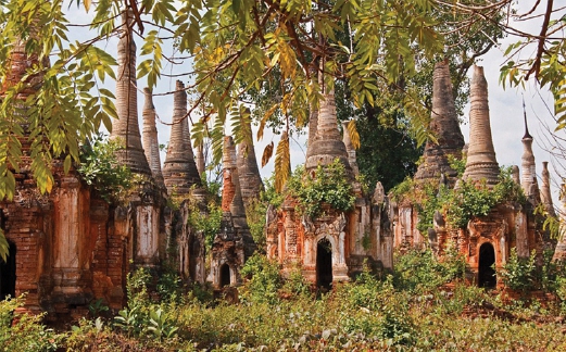 TERDAPAT beribu-ribu lagi pagoda yang tersembunyi di hutan.