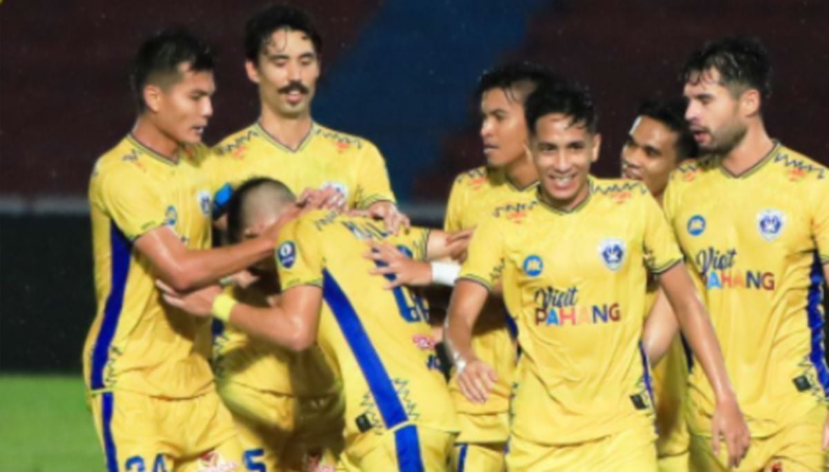 PEMAIN Sri Pahang meraikan jaringan pada babak pertama. FOTO Sri Pahang FC