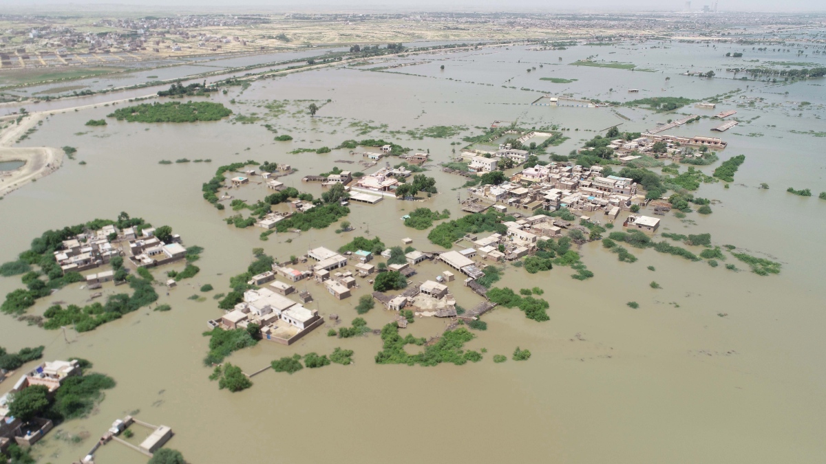 KAWASAN terjejas banjir di daerah Jamshoro, wilayah Sindh, Pakistan. FOTO EPA 