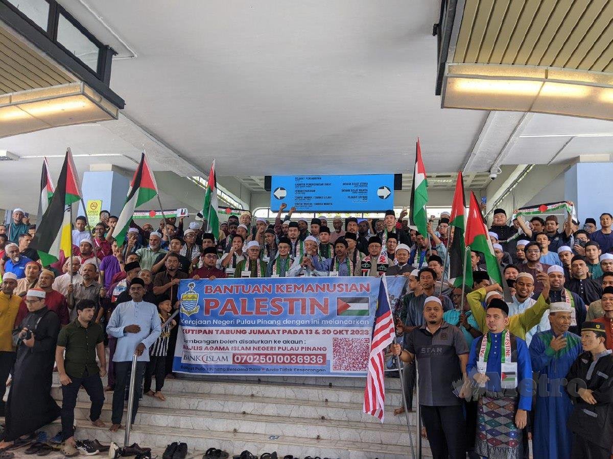 Jemaah Masjid Negeri Pulau Pinang mengadakan Himpunan Solidariti Untuk Palestin selepas selesai solat Jumaat dan solat sunat hajat, di sini. FOTO ZUHAINY ZULKIFFLI