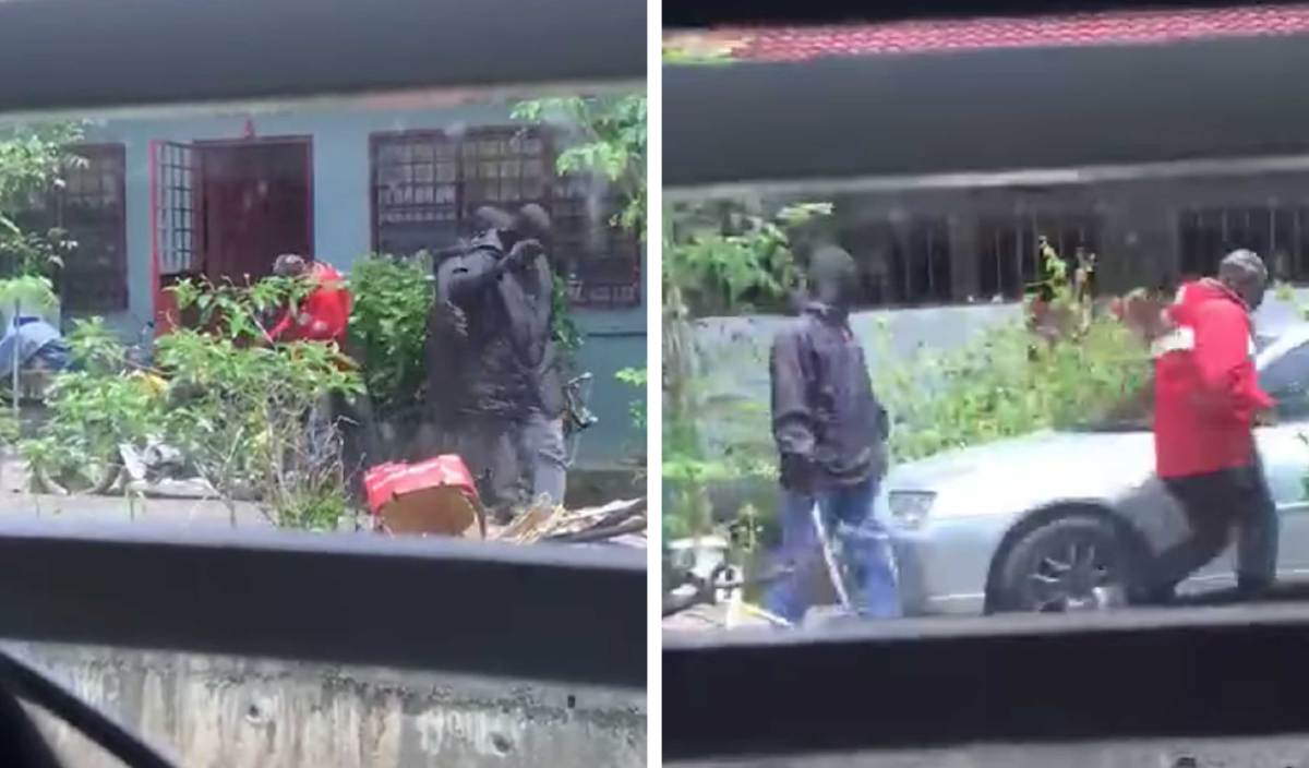 TANGKAP layar video tular di media sosial memaparkan empat lelaki bertopeng keluar dari sebuah rumah berkenaan dan menaiki sebuah kereta.