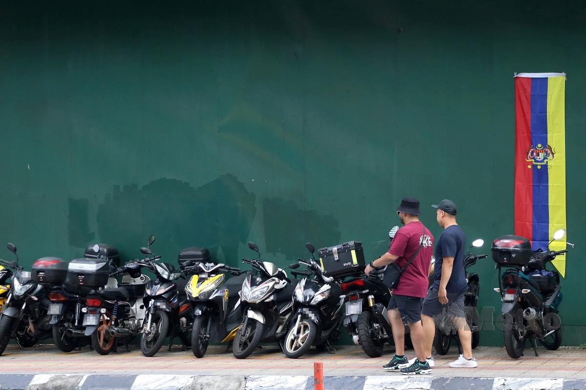 Tinjauan tempat letak motorsikal di sekitar ibu kota di Kuala Lumpur. FOTO NUR IQBAL SYAKIR