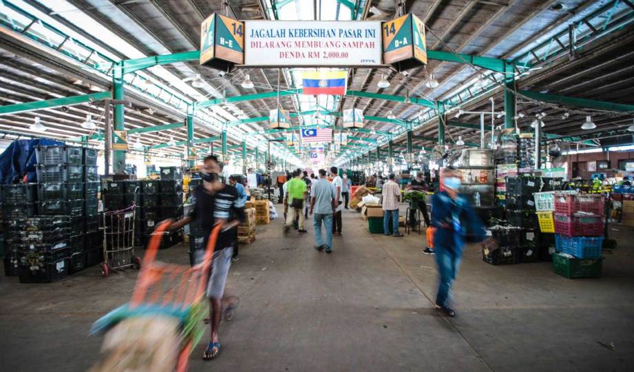 INDIVIDU yang berurusan di Pasar Borong Kuala Lumpur dan Pasar Harian Kuala Lumpur dimohon tampil jalani ujian saringan Covid-19. FOTO Asyraf Hamzah