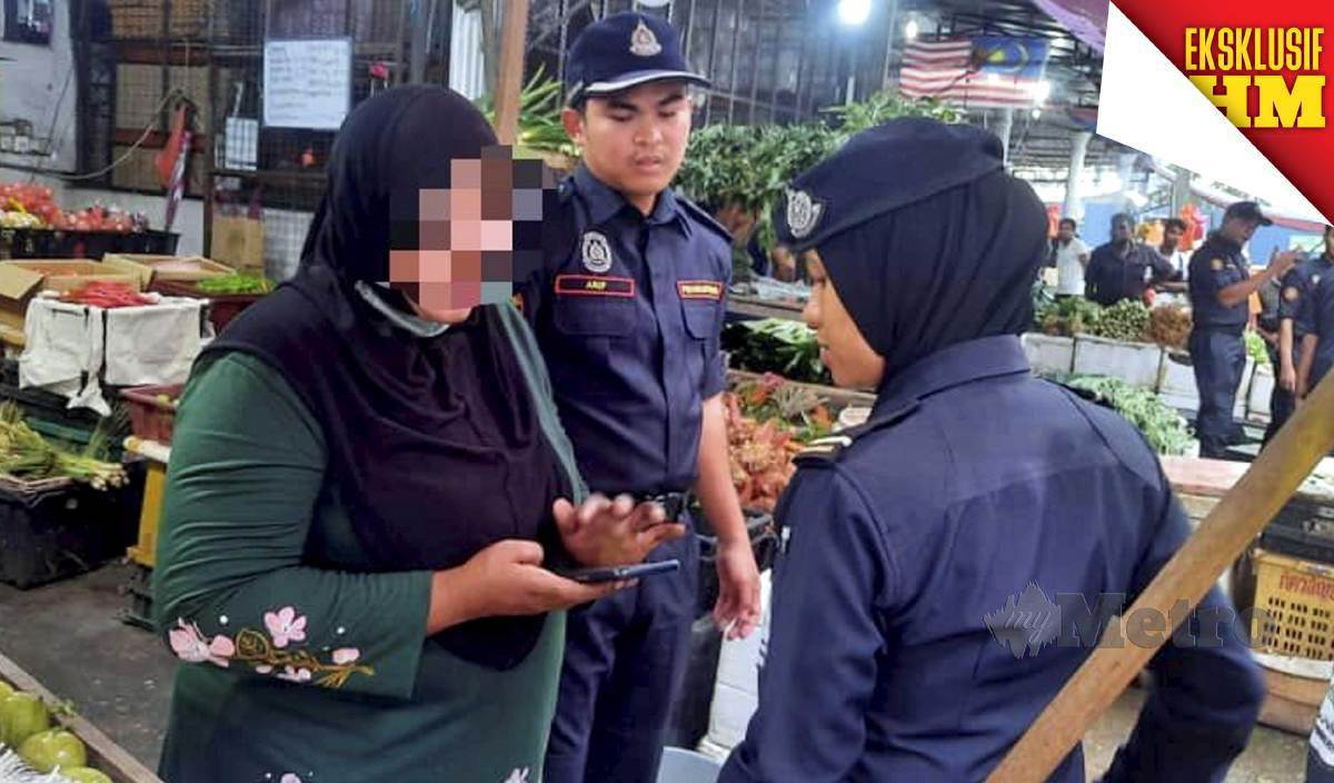 ANTARA warga asing yang berniaga di  sekitar kawasan Pasar Harian Selayang (PHS) yang diperiksa anggota MPS.