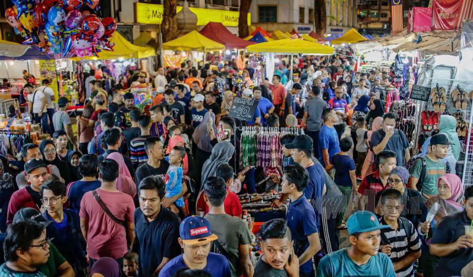 PENJAJA dan peniaga Pasar Malam Lorong Tuanku Abdul Rahman (TAR) memilih menangguhkan dahulu pembukaan semula perniagaan mereka sepanjang PKPP susulan SOP terlalu ketat. FOTO Arkib NSTP