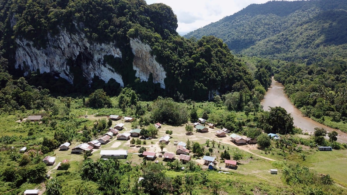 KAMPUNG Bering  merupakan kawasan penempatan Orang Asli yang terletak  72 kilometer dari pekan Kuala Balah, dikelilingi hutan simpan Gunung Stong Selatan dan Berangkat di Jajahan  Jeli.  FOTO BERNAMA