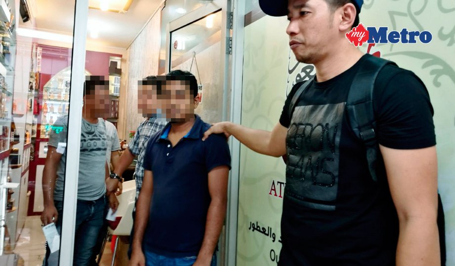 WARGA asing yang ditahan dalam Ops Belanja di sembilan premis di Jalan Bukit Bintang. FOTO NSTP