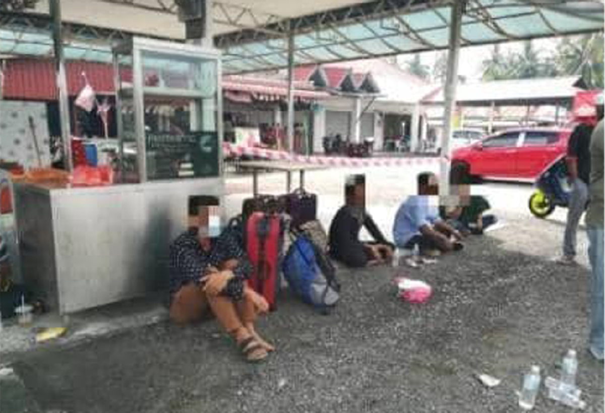 TUJUH warga asing termasuk tiga wanita ditahan PGA Semenyih di Kampung Sungai Serdang di Tok Muda, Kapar Klang selepas gagal menunjukkan dokumen perjalanan yang sah. FOTO IHSAN PGA SEMENYIH
