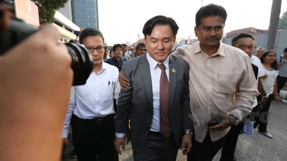 Paul Yong mengaku tidak bersalah di Mahkamah Sesyen Ipoh hari ini atas pertuduhan merogol pembantu rumahnya warga Indonesia. FOTO Muhaizan Yahya