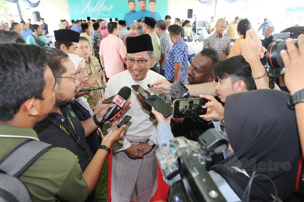 AHMAD Faizal hadir pada Majlis Silaturrahmi Aidilfitri DUN Gombak Setia di Padang Awam Taman Selaseh Fasa 2 Gombak. FOTO Saifullizan Tamadi