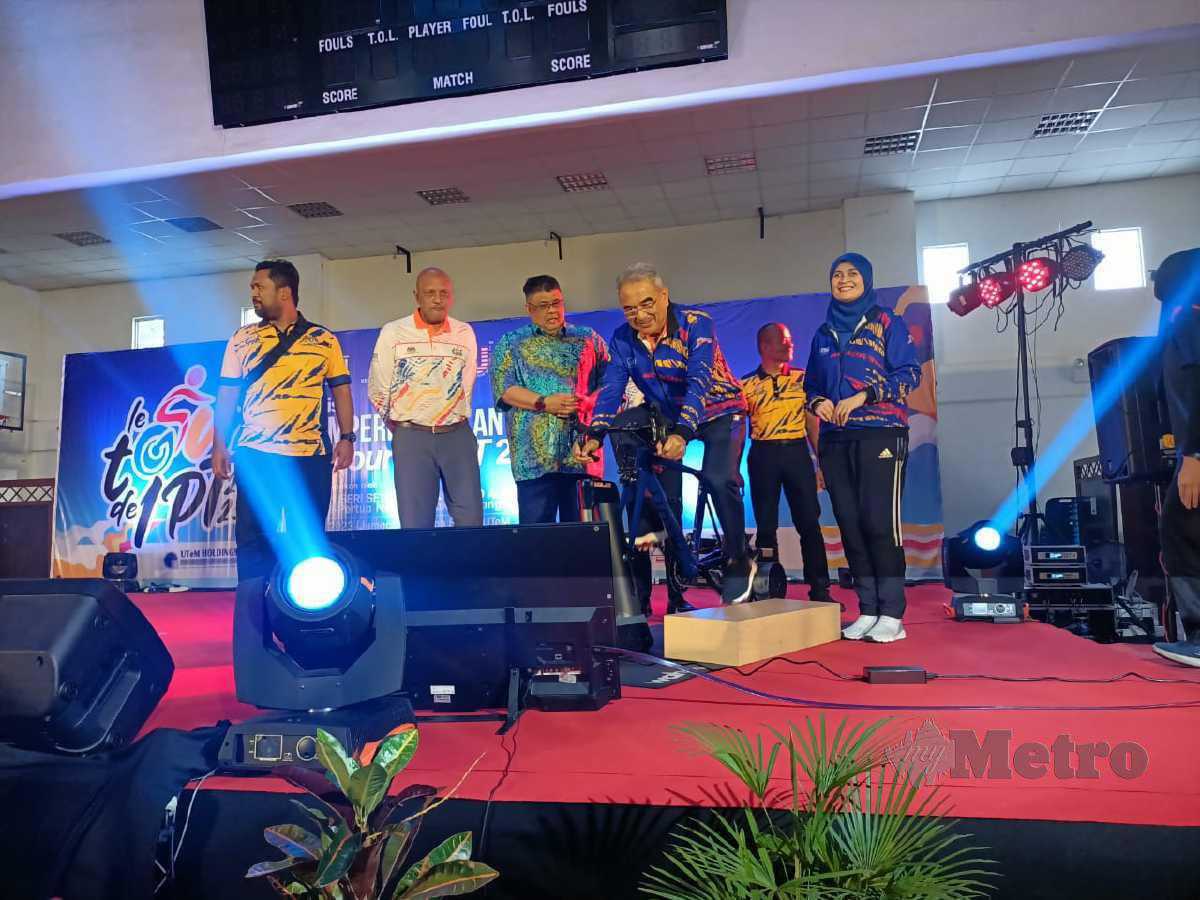 MAJLIS Pengenalan Pasukan Le Tour de IPT (LTdIPT) 2023 disempurnakan Yang di-Pertua Negeri Melaka, Tun Mohd Ali Mohd Rustam merangkap Canselor UTeM. FOTO NAZRI ABU BAKAR