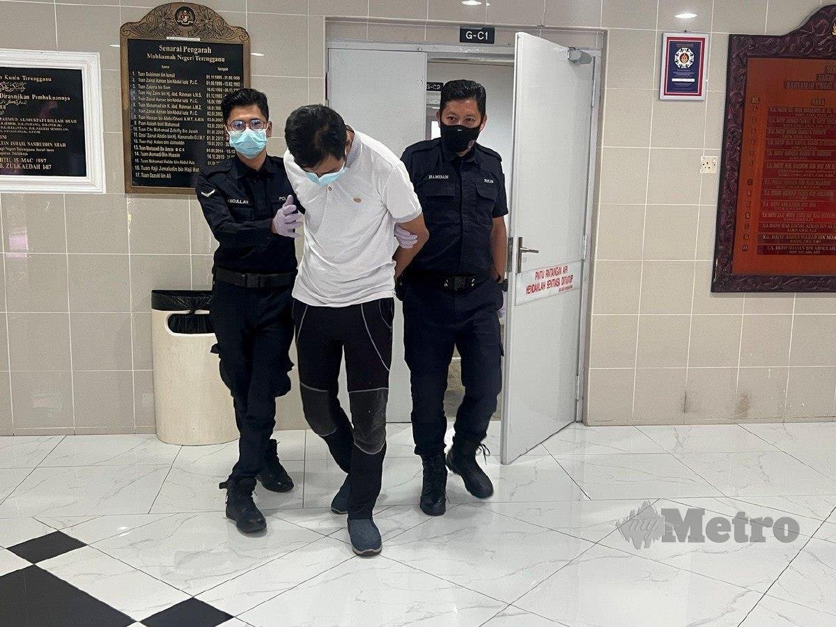 MOHD Anuar mengaku tidak bersalah di Mahkamah Sesyen Kuala Terengganu atas pertuduhan melakukan amang seksual fizikal terhadap murid perempuan berusia sembilan tahun. FOTO Zatul Iffah Zolkiply