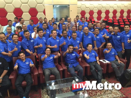 Khairul Azwan bersama kepimpinan Pemuda UMNO Malaysia pada Pra Pelancaran Program HELP Tuisyen 2015.