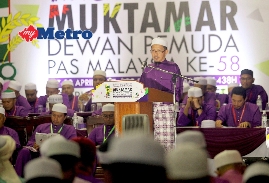  Ketua Pemuda PAS Pusat, Nik Mohamad Abduh Nik Abdul Aziz berucap ketika Majlis Perasmian Muktamar Tahunan Dewan Pemuda PAS kali ke-57 sempena Muktamar Tahunan PAS kali ke-63 di Kompleks PAS Kedah, Kota Sarang Semut. FOTO Azhar Ramli 