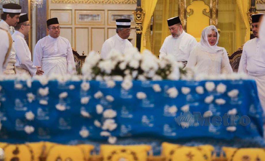 Agong Raja Permaisuri Beri Penghormatan Terakhir