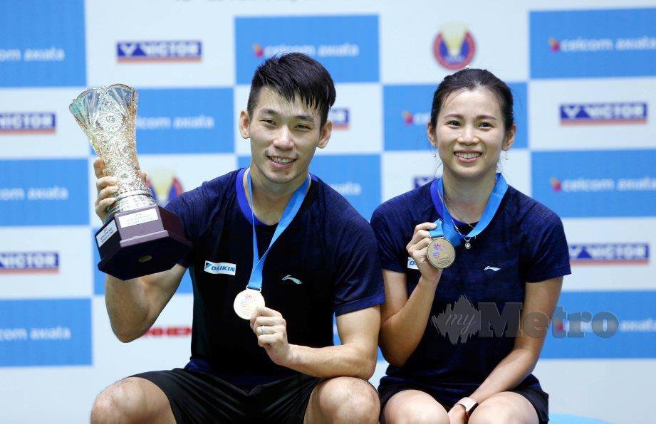 PENG Soon (kiri) dan Liu Ying ketika memenangi Kejohanan Badminton Kebangsaan 2019 menewaskan pasangan Hong Pang Ron dan Shevon Lai di Arena Badminton Perak, Ipoh. FOTO Muhaizan Yahya