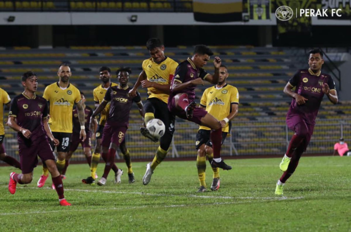 Aksi pemain TFC ketika berdepan Perak dalam saingan Liga Super. FOTO ihsan Perak FC