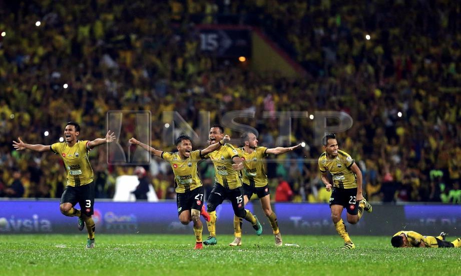 PEMAIN Perak meraikan kejayaan selepas penentuan penalti. FOTO/NSTP 