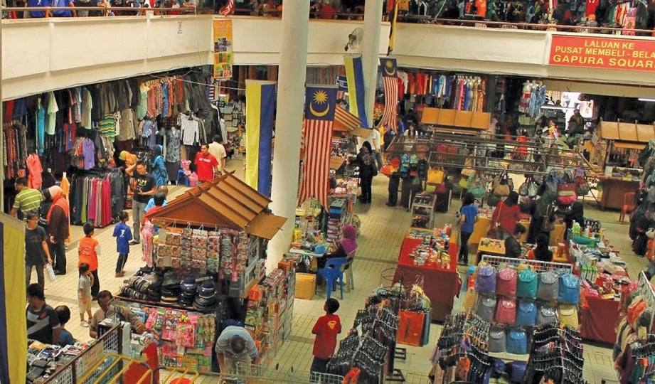 PADANG Besar destinasi beli-belah popular di Perlis.
