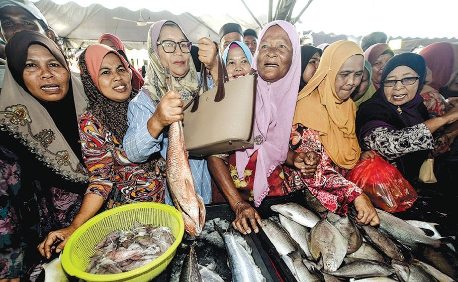 RAKYAT Malaysia menjadikan ikan sebagai sumber utama protein.