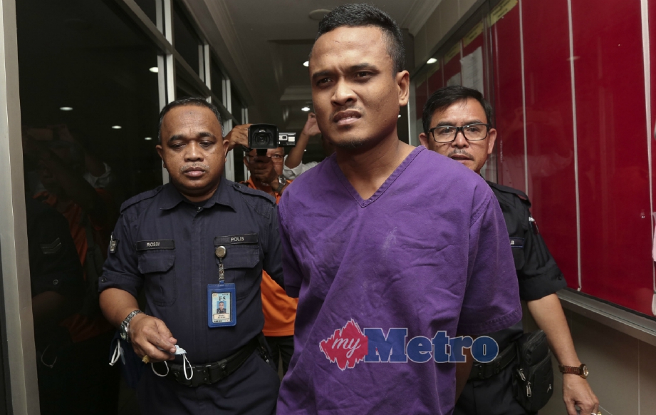 MOHAMAD Nurhadi dijatuhi hukuman penjara 20 tahun dan 35 sebatan oleh Mahkamah Sesyen Kuala Terengganu, hari ini atas kesalahan merogol, melakukan seks luar tabii dan merompak seorang pembantu kedai pakaian dalam kejadian 1 Ogos lalu. FOTO Ghazali Kori.