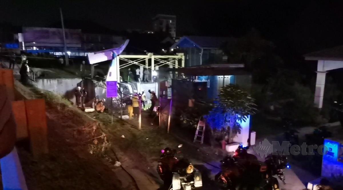 LOKASI pesawat ringan terhempas di Jalan Dr Nazrin Shah, Medan Gopeng. FOTO Balqis Jazimah Zahari 