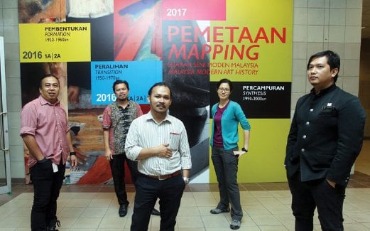 BARISAN Kurator Balai Seni Visual Negara bagi pameran Pemetaan (dari kiri) Mohamad Majidi Amir, Mohd Faizal Sidik, Baktiar Naim Jaafar, Tan Hui Koon dan Syahrul Niza.