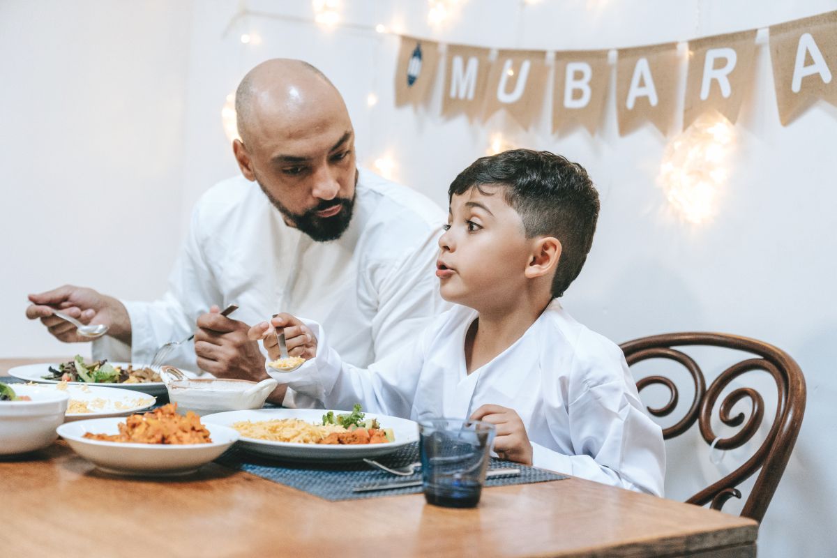 BERI pujian untuk setiap kemampuan si kecil melakukan amalan dalam bulan Ramadan.