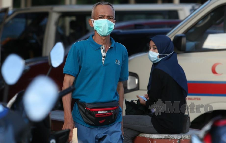 ORANG ramai yang mendapatkan rawatan susulan  berikutan pencemaran udara. FOTO Mohd Azren Jamaludin