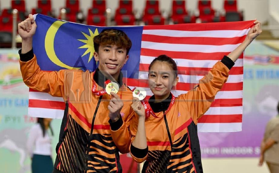 JUN Lim (emas) dan Chan Yu Li (perak), dua pemenang pingat untuk Malaysia pada hari ketiga Temasya AUG di Naypyitaw, Myanmar.