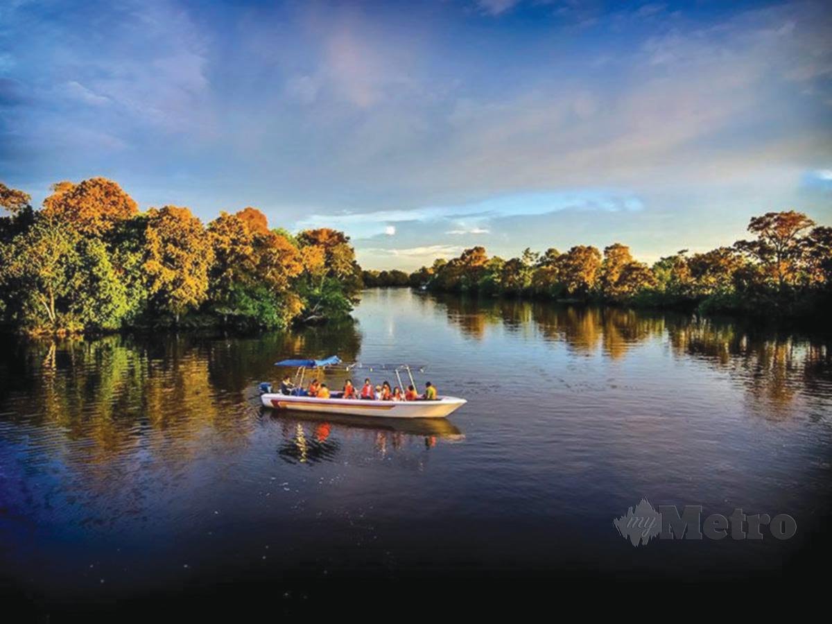 KLIAS Wetland River Cruise yang menyajikan pengalaman menarik kepada pengunjung. 